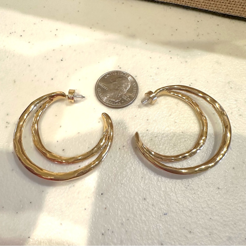 Banana Republic Earrings Gold tone double hoops hammered - Picture 12 of 14